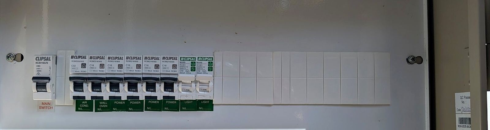 Switchboard door with circuits labelled for the oven, power, and lights
